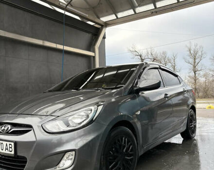 Серый Хендай Акцент, объемом двигателя 1.4 л и пробегом 236 тыс. км за 6200 $, фото 1 на Automoto.ua