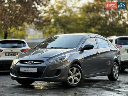 Серый Хендай Акцент, объемом двигателя 1.4 л и пробегом 154 тыс. км за 7900 $, фото 1 на Automoto.ua