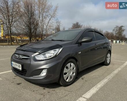 Серый Хендай Акцент, объемом двигателя 1.6 л и пробегом 285 тыс. км за 6000 $, фото 1 на Automoto.ua