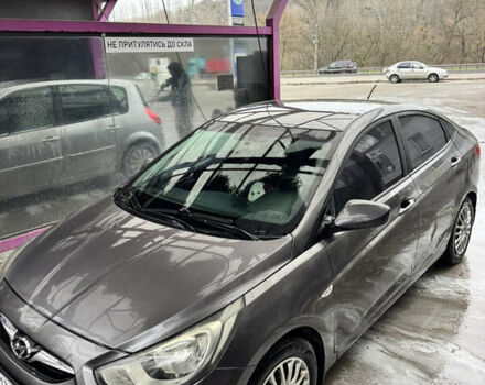 Серый Хендай Акцент, объемом двигателя 1.4 л и пробегом 175 тыс. км за 8000 $, фото 1 на Automoto.ua