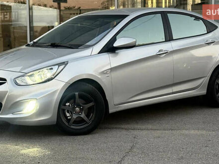 Сірий Хендай Акцент, об'ємом двигуна 1.6 л та пробігом 124 тис. км за 8500 $, фото 1 на Automoto.ua