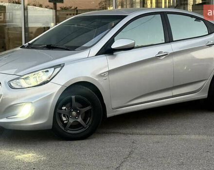 Серый Хендай Акцент, объемом двигателя 1.6 л и пробегом 124 тыс. км за 8500 $, фото 1 на Automoto.ua