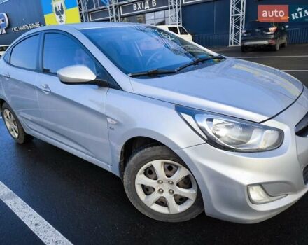 Серый Хендай Акцент, объемом двигателя 1.6 л и пробегом 152 тыс. км за 7699 $, фото 1 на Automoto.ua