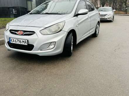 Серый Хендай Акцент, объемом двигателя 1.4 л и пробегом 250 тыс. км за 5600 $, фото 1 на Automoto.ua