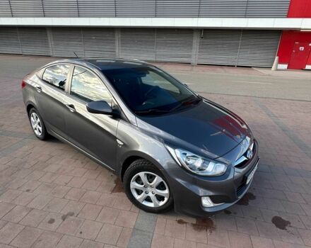 Серый Хендай Акцент, объемом двигателя 1.6 л и пробегом 118 тыс. км за 8000 $, фото 1 на Automoto.ua