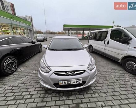 Серый Хендай Акцент, объемом двигателя 1.4 л и пробегом 143 тыс. км за 7000 $, фото 1 на Automoto.ua