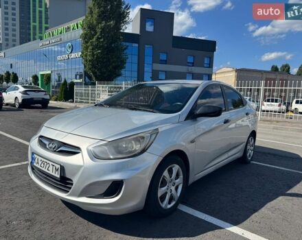 Сірий Хендай Акцент, об'ємом двигуна 1.4 л та пробігом 200 тис. км за 4999 $, фото 1 на Automoto.ua