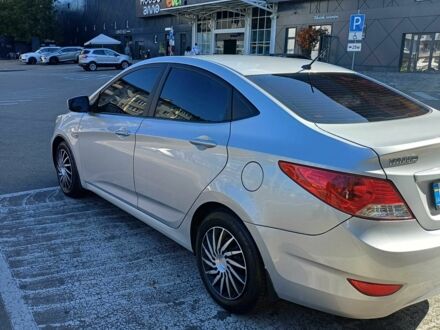 Хендай Акцент 2013 в Днепре (Днепропетровске) на Automoto.ua Серый Хендай Акцент, объемом двигателя 1.4 л и пробегом 213 тыс. км за 6600 $, фото 1 на Automoto.ua