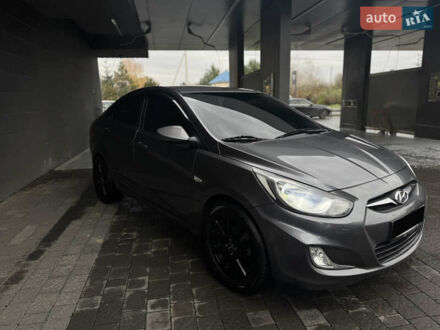 Серый Хендай Акцент, объемом двигателя 1.4 л и пробегом 84 тыс. км за 7800 $, фото 1 на Automoto.ua