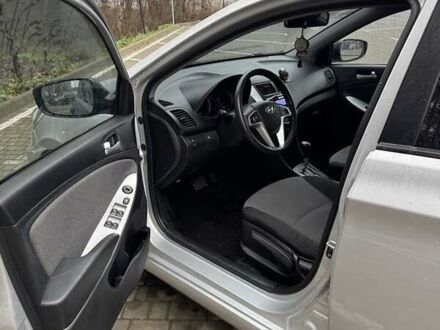 Серый Хендай Акцент, объемом двигателя 1.4 л и пробегом 142 тыс. км за 9000 $, фото 1 на Automoto.ua