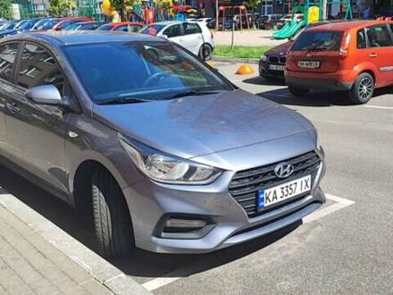 Серый Хендай Акцент, объемом двигателя 1.37 л и пробегом 185 тыс. км за 9500 $, фото 1 на Automoto.ua