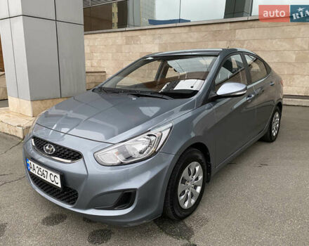 Сірий Хендай Акцент, об'ємом двигуна 1.37 л та пробігом 33 тис. км за 9800 $, фото 1 на Automoto.ua
