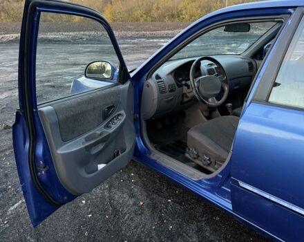 Синий Хендай Акцент, объемом двигателя 1.5 л и пробегом 200 тыс. км за 1300 $, фото 5 на Automoto.ua