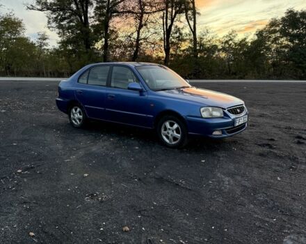 Синий Хендай Акцент, объемом двигателя 1.5 л и пробегом 200 тыс. км за 1300 $, фото 2 на Automoto.ua