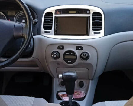 Синій Хендай Акцент, об'ємом двигуна 1.6 л та пробігом 229 тис. км за 5700 $, фото 6 на Automoto.ua