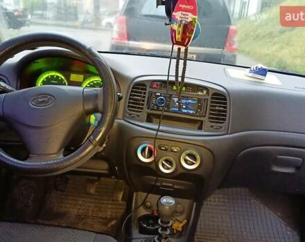 Синий Хендай Акцент, объемом двигателя 1.6 л и пробегом 230 тыс. км за 4000 $, фото 1 на Automoto.ua