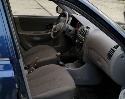 Синий Хендай Акцент, объемом двигателя 1.5 л и пробегом 154 тыс. км за 2100 $, фото 3 на Automoto.ua