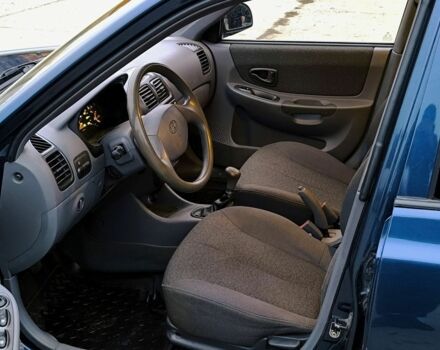 Синий Хендай Акцент, объемом двигателя 1.5 л и пробегом 154 тыс. км за 2100 $, фото 5 на Automoto.ua