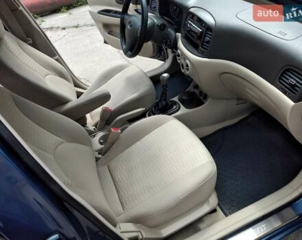 Синий Хендай Акцент, объемом двигателя 1.4 л и пробегом 236 тыс. км за 4800 $, фото 6 на Automoto.ua