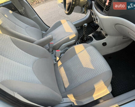 Синий Хендай Акцент, объемом двигателя 1.4 л и пробегом 125 тыс. км за 4700 $, фото 17 на Automoto.ua