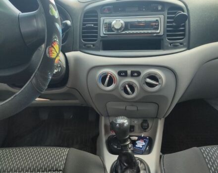 Синий Хендай Акцент, объемом двигателя 1.4 л и пробегом 239 тыс. км за 4100 $, фото 7 на Automoto.ua