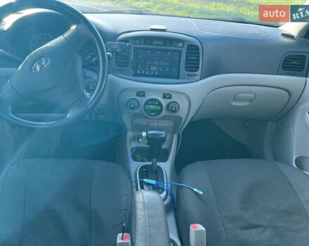 Синій Хендай Акцент, об'ємом двигуна 1.6 л та пробігом 240 тис. км за 5399 $, фото 6 на Automoto.ua