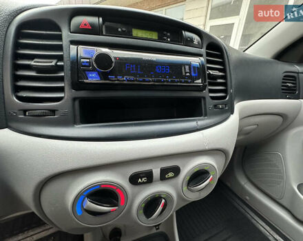 Синий Хендай Акцент, объемом двигателя 1.4 л и пробегом 174 тыс. км за 5450 $, фото 21 на Automoto.ua