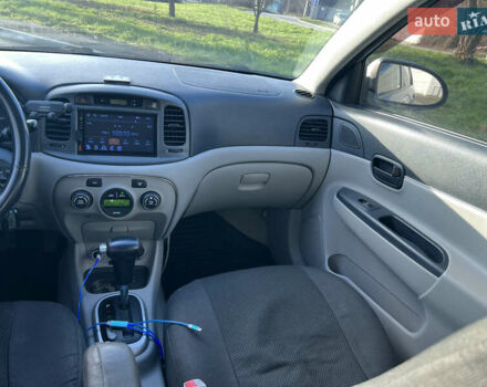 Синій Хендай Акцент, об'ємом двигуна 1.6 л та пробігом 240 тис. км за 5399 $, фото 7 на Automoto.ua