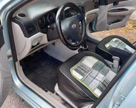 Синий Хендай Акцент, объемом двигателя 1.4 л и пробегом 214 тыс. км за 4700 $, фото 12 на Automoto.ua