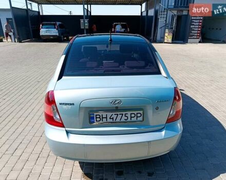 Синий Хендай Акцент, объемом двигателя 1.4 л и пробегом 315 тыс. км за 3800 $, фото 4 на Automoto.ua