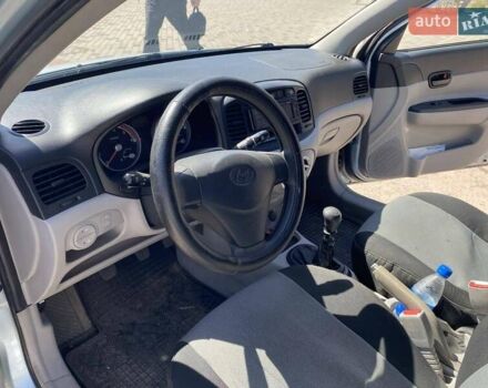 Синий Хендай Акцент, объемом двигателя 1.5 л и пробегом 225 тыс. км за 5500 $, фото 6 на Automoto.ua