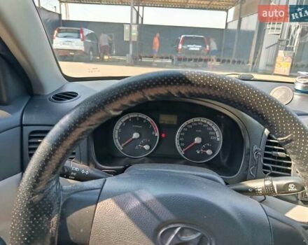 Синий Хендай Акцент, объемом двигателя 1.4 л и пробегом 315 тыс. км за 3800 $, фото 9 на Automoto.ua