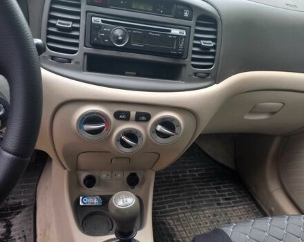 Синій Хендай Акцент, об'ємом двигуна 1.4 л та пробігом 160 тис. км за 4900 $, фото 7 на Automoto.ua