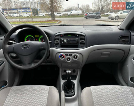 Синій Хендай Акцент, об'ємом двигуна 1.4 л та пробігом 102 тис. км за 4999 $, фото 11 на Automoto.ua