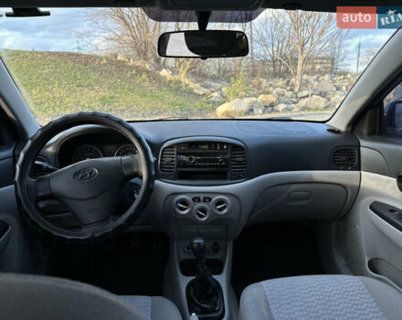 Синий Хендай Акцент, объемом двигателя 1.4 л и пробегом 315 тыс. км за 3599 $, фото 9 на Automoto.ua