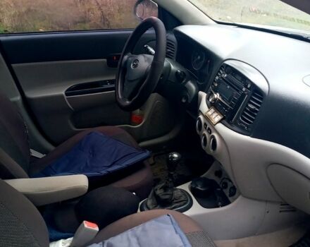 Синий Хендай Акцент, объемом двигателя 1.4 л и пробегом 0 тыс. км за 4400 $, фото 4 на Automoto.ua