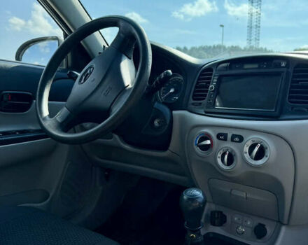 Синій Хендай Акцент, об'ємом двигуна 1.4 л та пробігом 168 тис. км за 4600 $, фото 6 на Automoto.ua