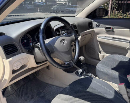 Синий Хендай Акцент, объемом двигателя 1.4 л и пробегом 212 тыс. км за 5500 $, фото 6 на Automoto.ua