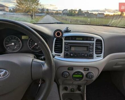 Синій Хендай Акцент, об'ємом двигуна 1.6 л та пробігом 276 тис. км за 4700 $, фото 7 на Automoto.ua