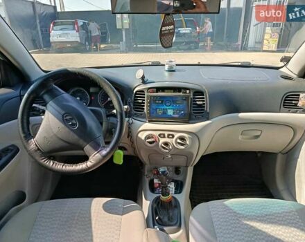 Синий Хендай Акцент, объемом двигателя 1.4 л и пробегом 315 тыс. км за 3800 $, фото 8 на Automoto.ua