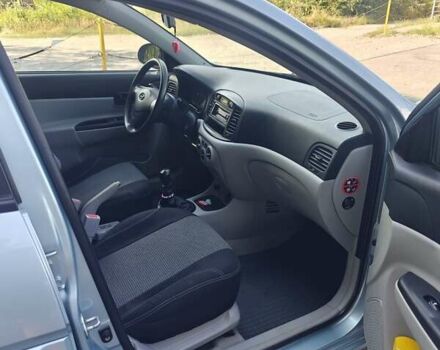 Синий Хендай Акцент, объемом двигателя 1.4 л и пробегом 189 тыс. км за 3800 $, фото 4 на Automoto.ua