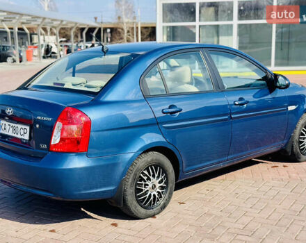 Синий Хендай Акцент, объемом двигателя 1.6 л и пробегом 335 тыс. км за 4000 $, фото 3 на Automoto.ua