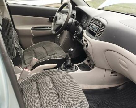 Синий Хендай Акцент, объемом двигателя 1.4 л и пробегом 257 тыс. км за 5000 $, фото 5 на Automoto.ua