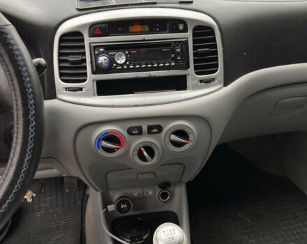 Синий Хендай Акцент, объемом двигателя 1.4 л и пробегом 183 тыс. км за 4850 $, фото 17 на Automoto.ua