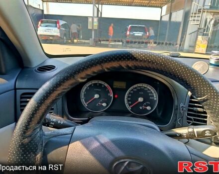 Синий Хендай Акцент, объемом двигателя 1.4 л и пробегом 314 тыс. км за 3800 $, фото 6 на Automoto.ua