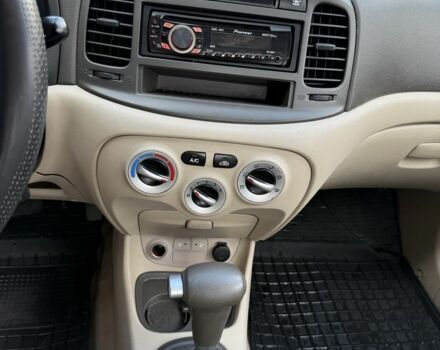 Синій Хендай Акцент, об'ємом двигуна 1.4 л та пробігом 276 тис. км за 4250 $, фото 7 на Automoto.ua