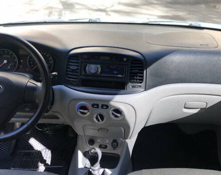 Синий Хендай Акцент, объемом двигателя 1.4 л и пробегом 290 тыс. км за 4300 $, фото 5 на Automoto.ua