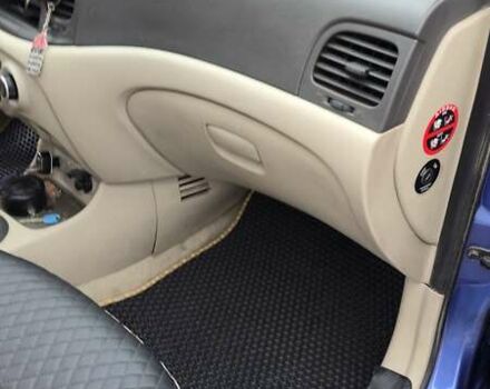 Синий Хендай Акцент, объемом двигателя 1.4 л и пробегом 210 тыс. км за 4000 $, фото 9 на Automoto.ua