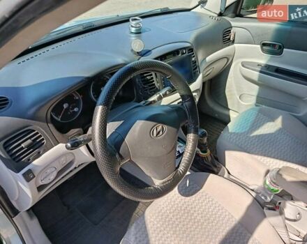 Синий Хендай Акцент, объемом двигателя 1.4 л и пробегом 315 тыс. км за 3800 $, фото 11 на Automoto.ua