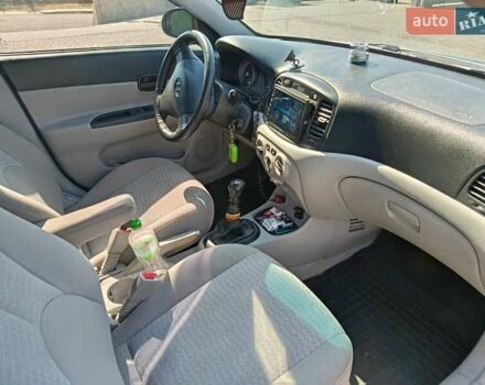 Синий Хендай Акцент, объемом двигателя 1.4 л и пробегом 315 тыс. км за 3800 $, фото 7 на Automoto.ua